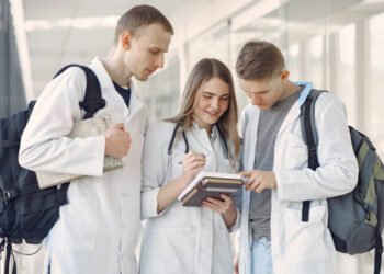 Find Scholarships for Medical School and Financial Aid