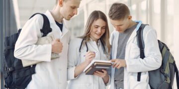 Find Scholarships for Medical School and Financial Aid