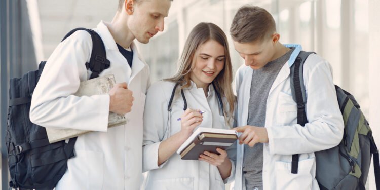 Find Scholarships for Medical School and Financial Aid