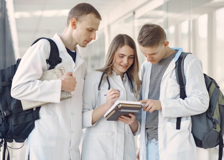 Find Scholarships for Medical School and Financial Aid