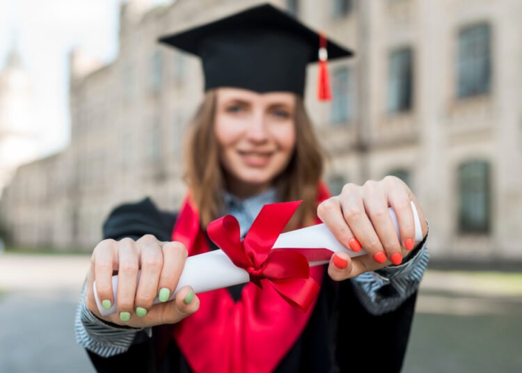 Reference Letter for Scholarship: Sample & Writing Guide